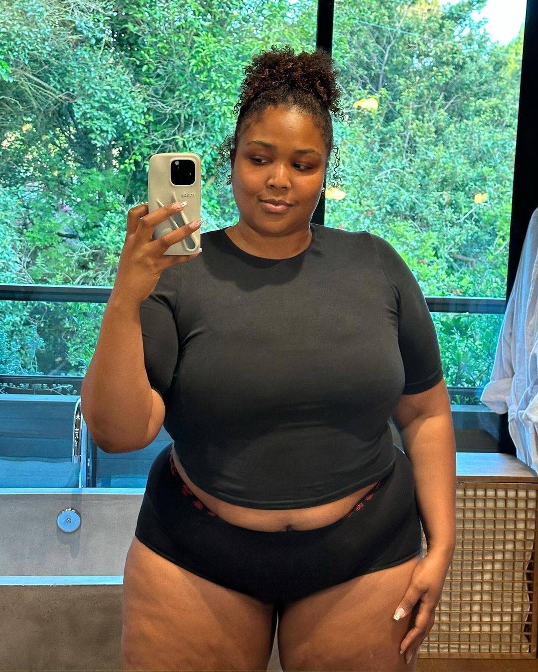 5 "неидеальных" звезд, которым безразличны стандарты красоты